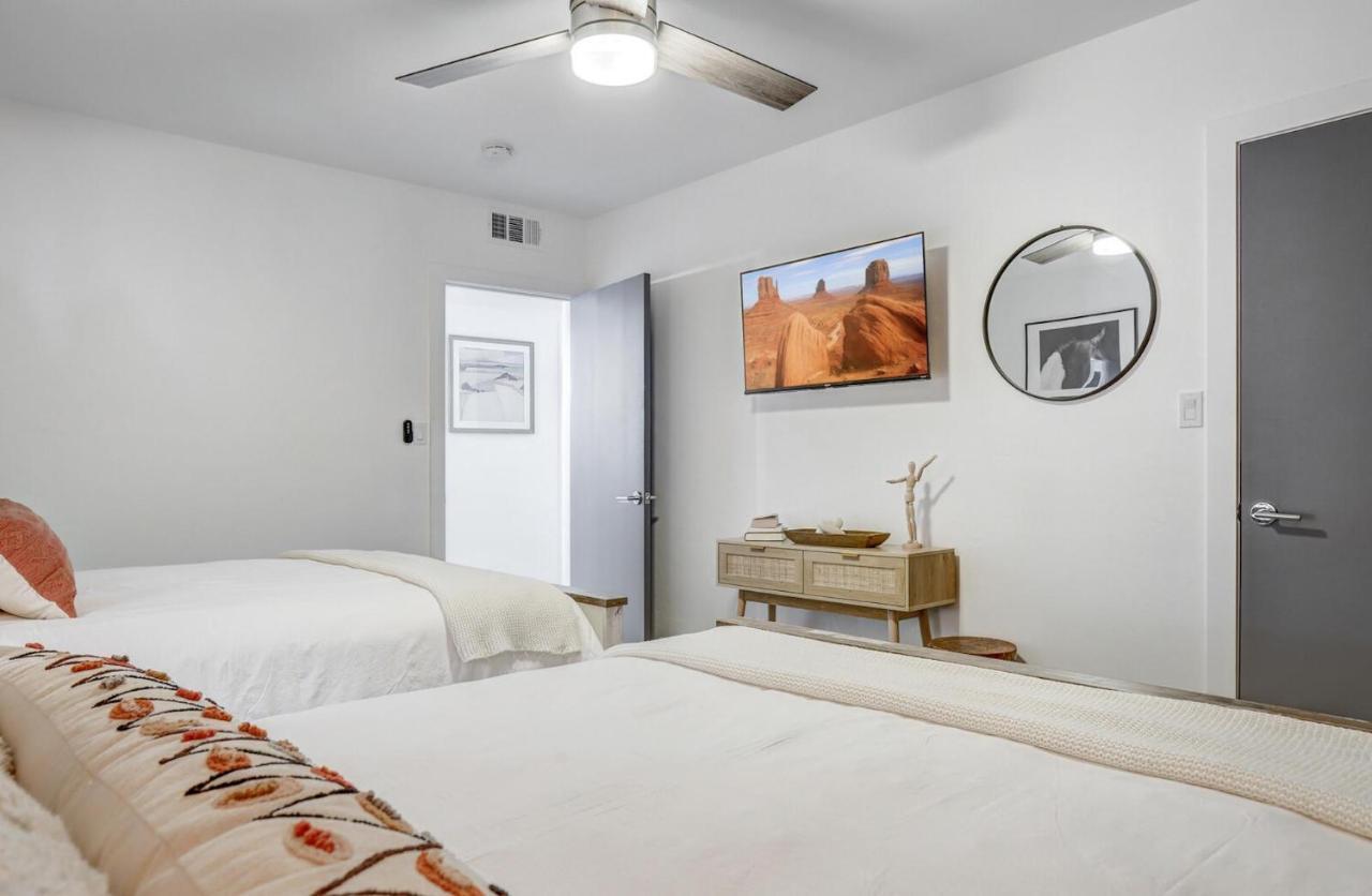 Hotel Homes - The Camelback Manor Phoenix Bagian luar foto